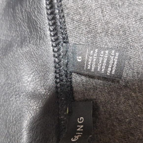 WHBM runway legging size 6, 100% polyurethane, great shape - Picture 5 of 12